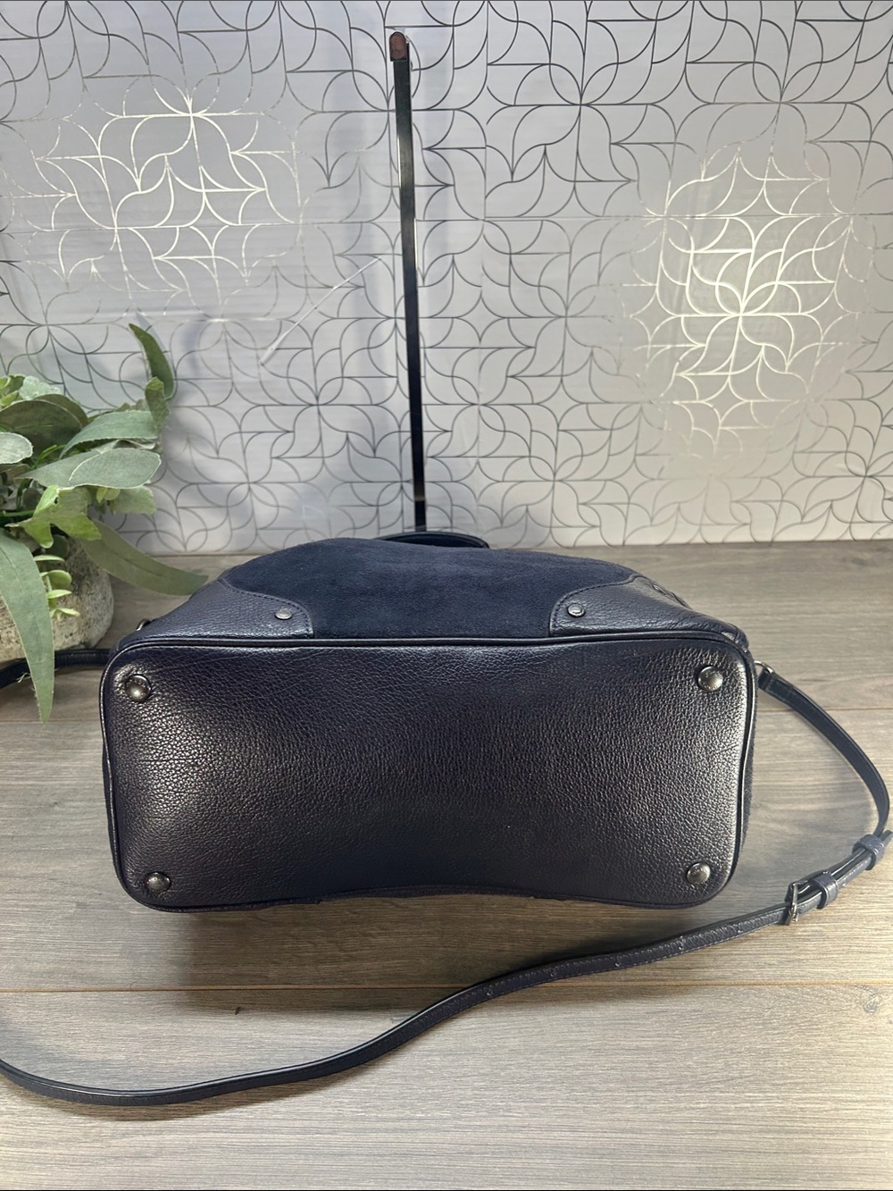 5467 Coach Navy Suede Leather Mickie tote Bag 265975467 - Picture 3 of 13